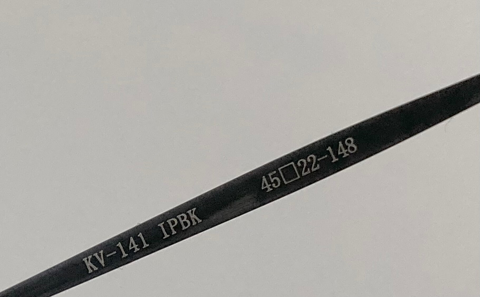 眼鏡フレームに印字されたサイズ表記
