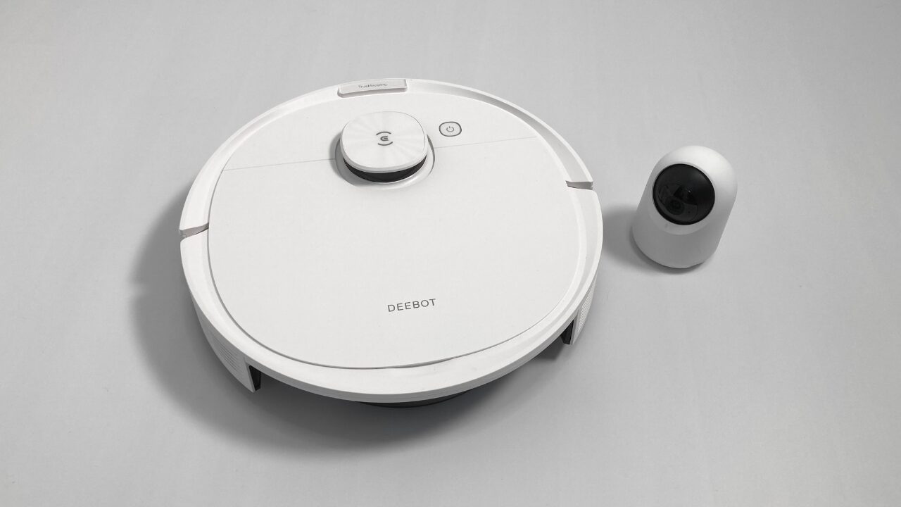 ロボット掃除機と見守りカメラ