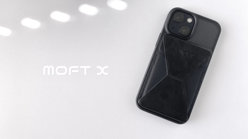 MOFT Xを装着したiPhone