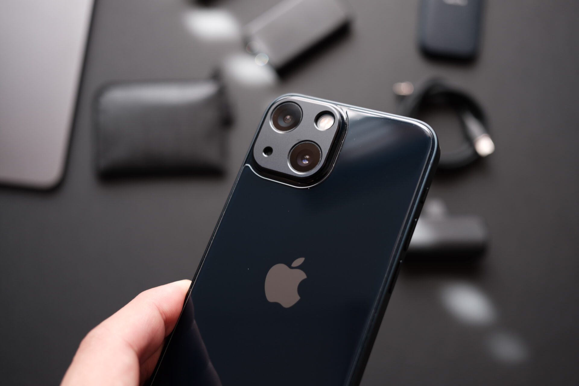 iPhoneの背面保護ガラスとカメラカバー