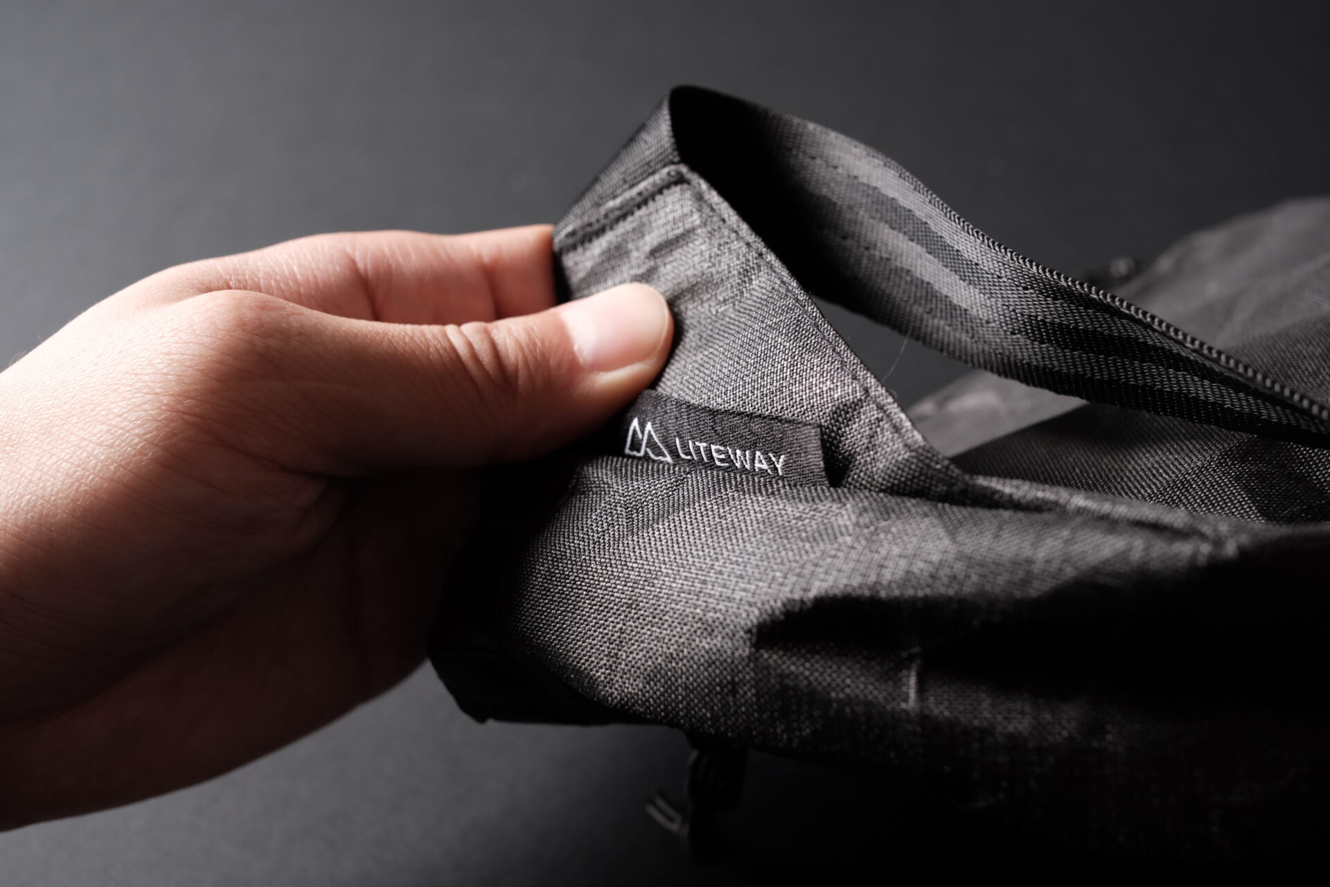 LITEWAY FANNY PACK ULTRAのブランドタグ