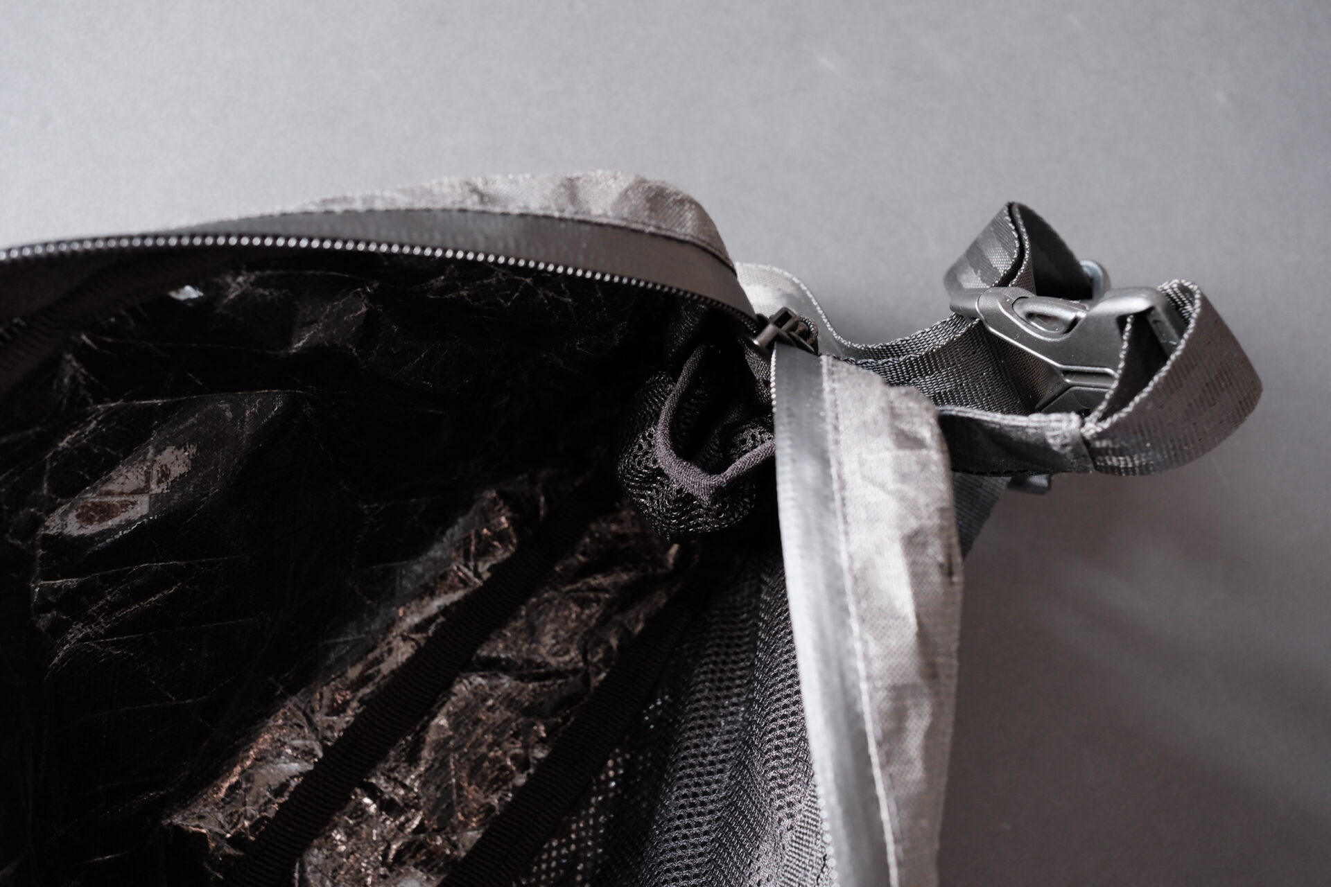 LITEWAY FANNY PACK ULTRAの伸縮サイドポケット