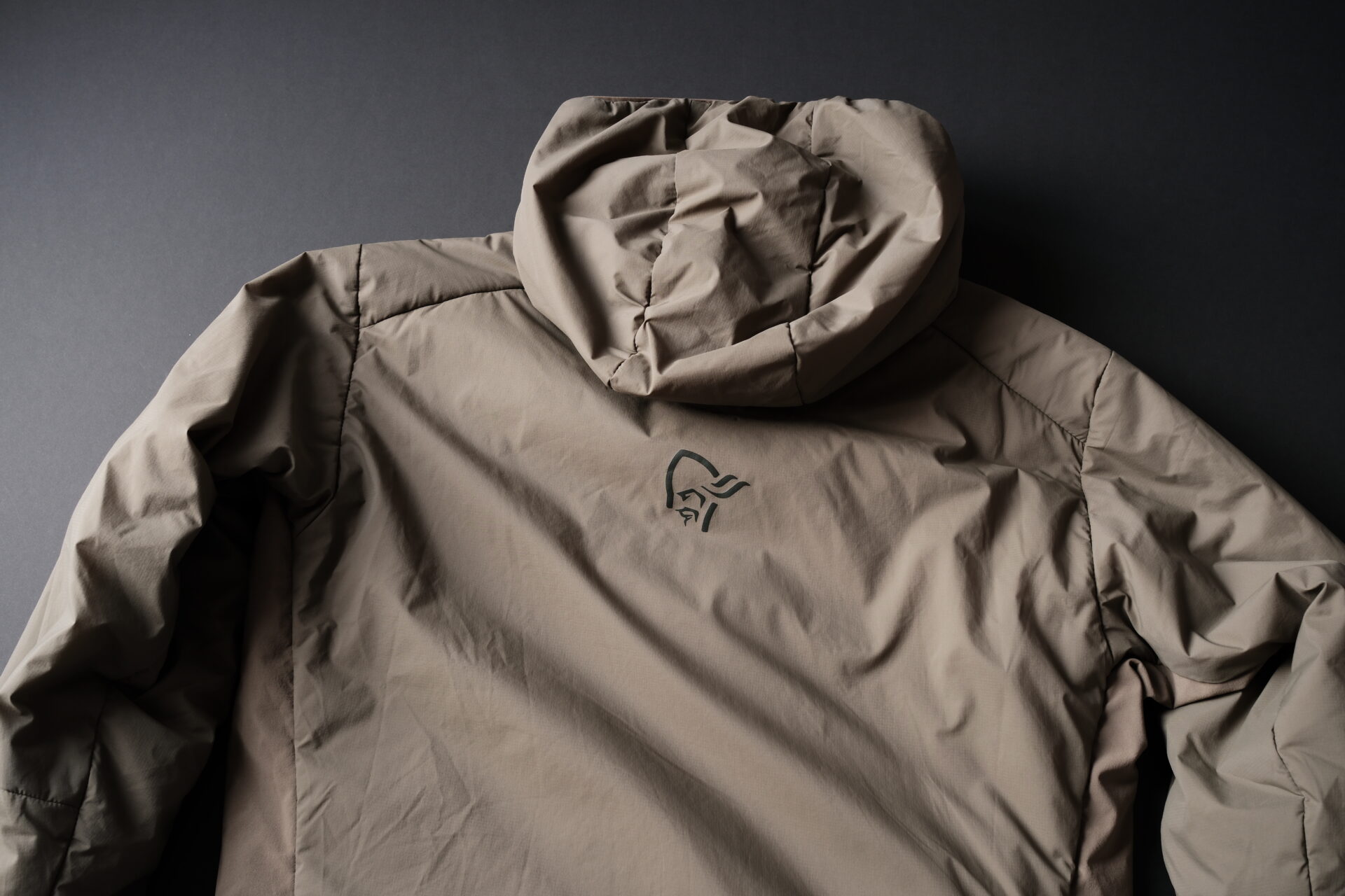 NORRONA femund thermo60 Zip Hoodの背面ロゴ
