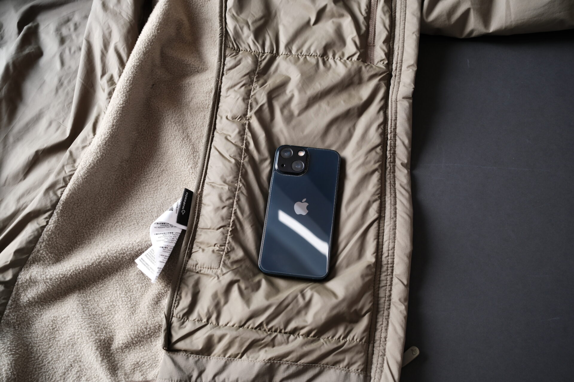 NORRONA femund thermo60 Zip Hoodのハンドポケットサイズ感