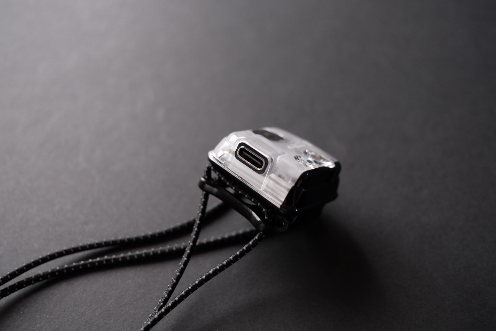 arata AHL-250の充電端子